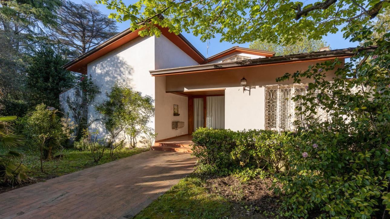 Villa in prestigiosa zona nel verde - Lucca