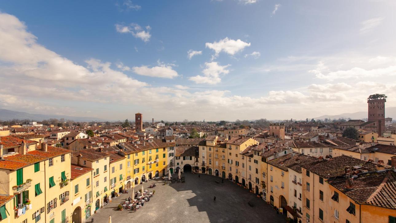 Una casa cartolina su Piazza Anfiteatro