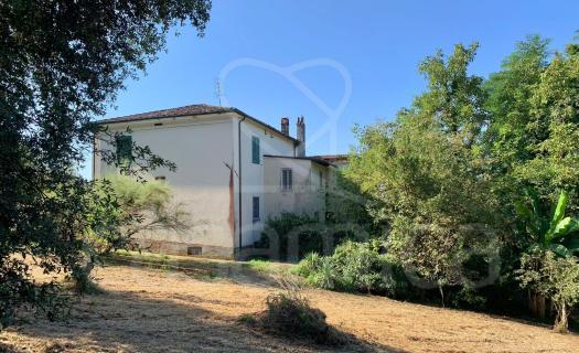7189, Zona esclusiva collinare