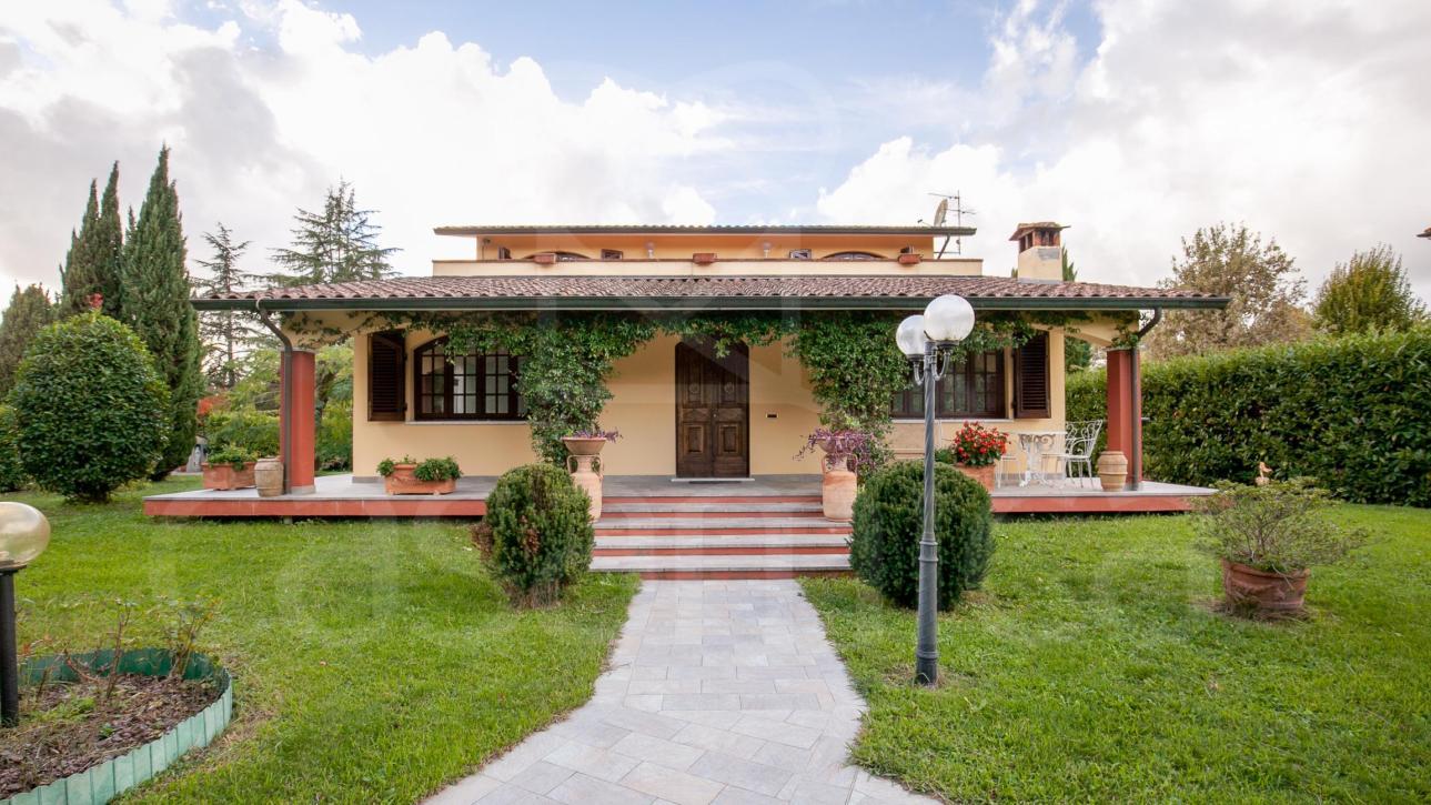 VILLA SINGOLA NELLA LOCATION PIU DESIDERATA DI LUCCA - Lucca