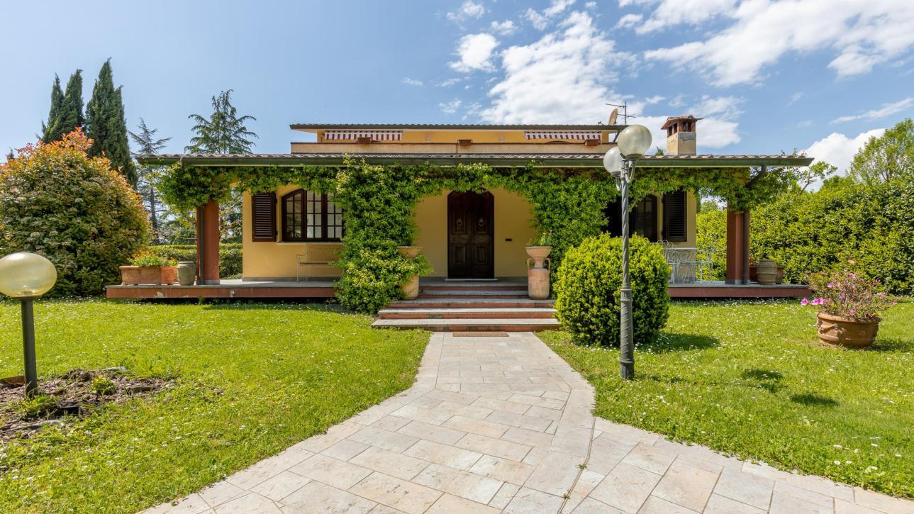 Villa singola nella campagna  - Lucca