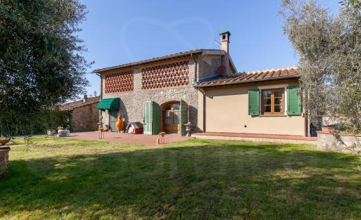 0328, Rustico in zona soleggiata e verdeggiante