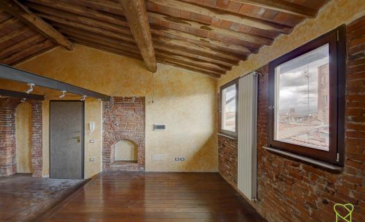 0336, Una mansarda sui tetti della città
