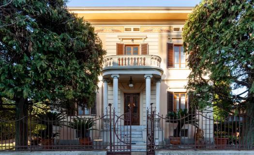 0450, Una bella Villa d'epoca a due passi dal centro di Lucca 