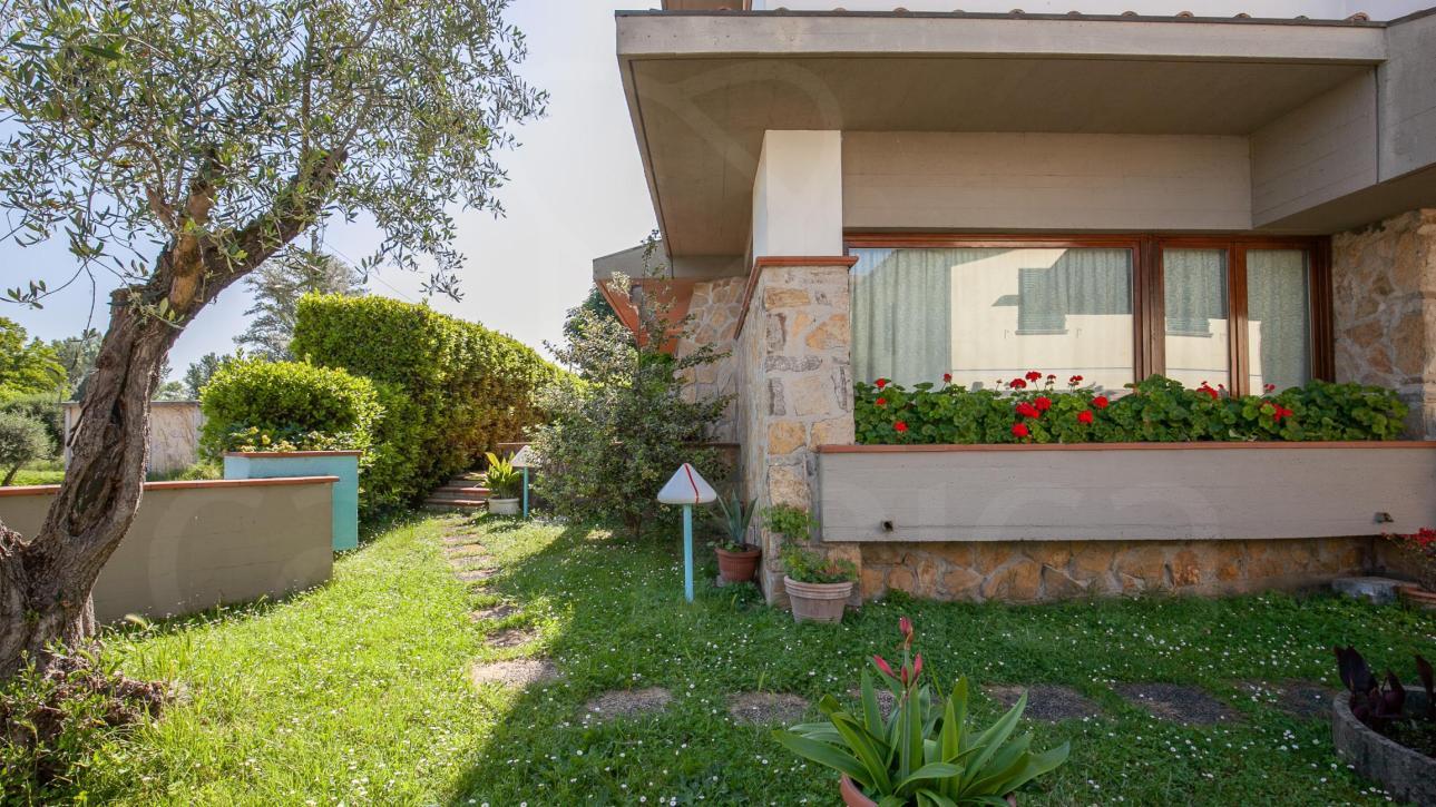 Villa Bifamiliare nel Verde