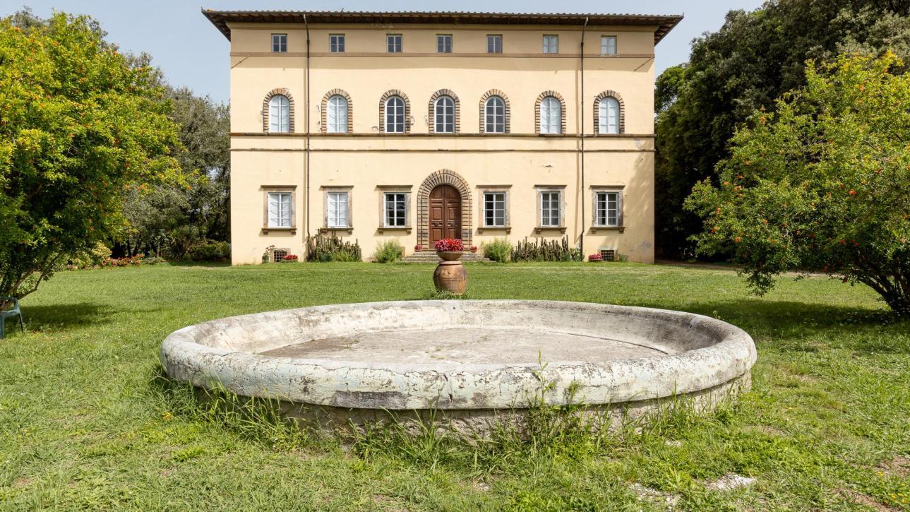 Villa del 500' con fattoria e ampio parco - Lucca