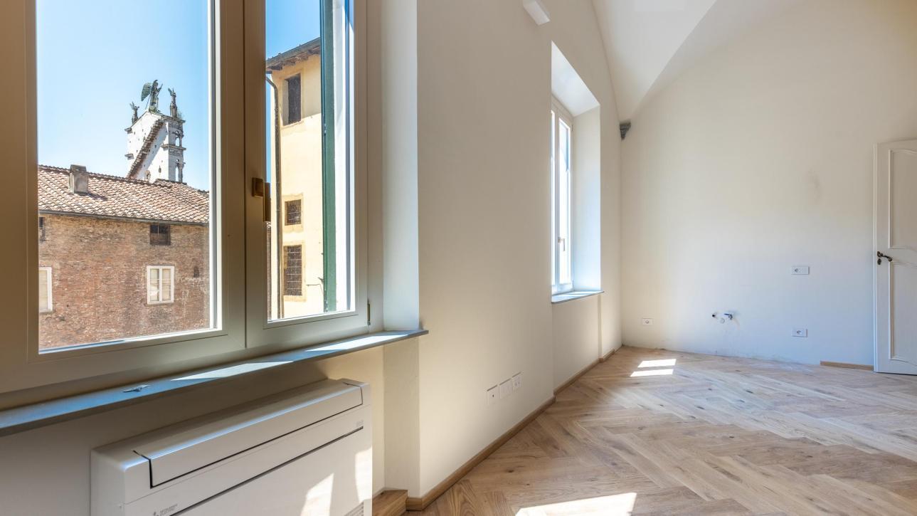 Eleganza, luce ed ampi spazi in centro a Lucca - Lucca