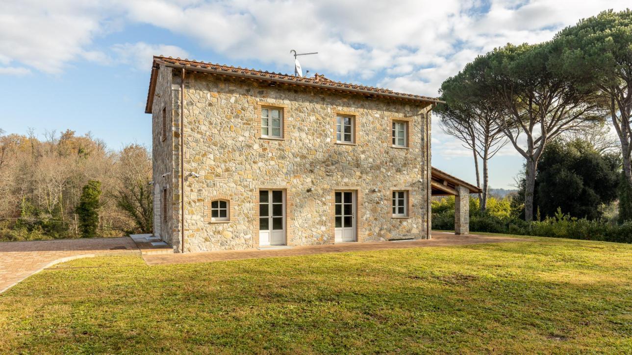 Un casale in zona prestigiosa - Lucca