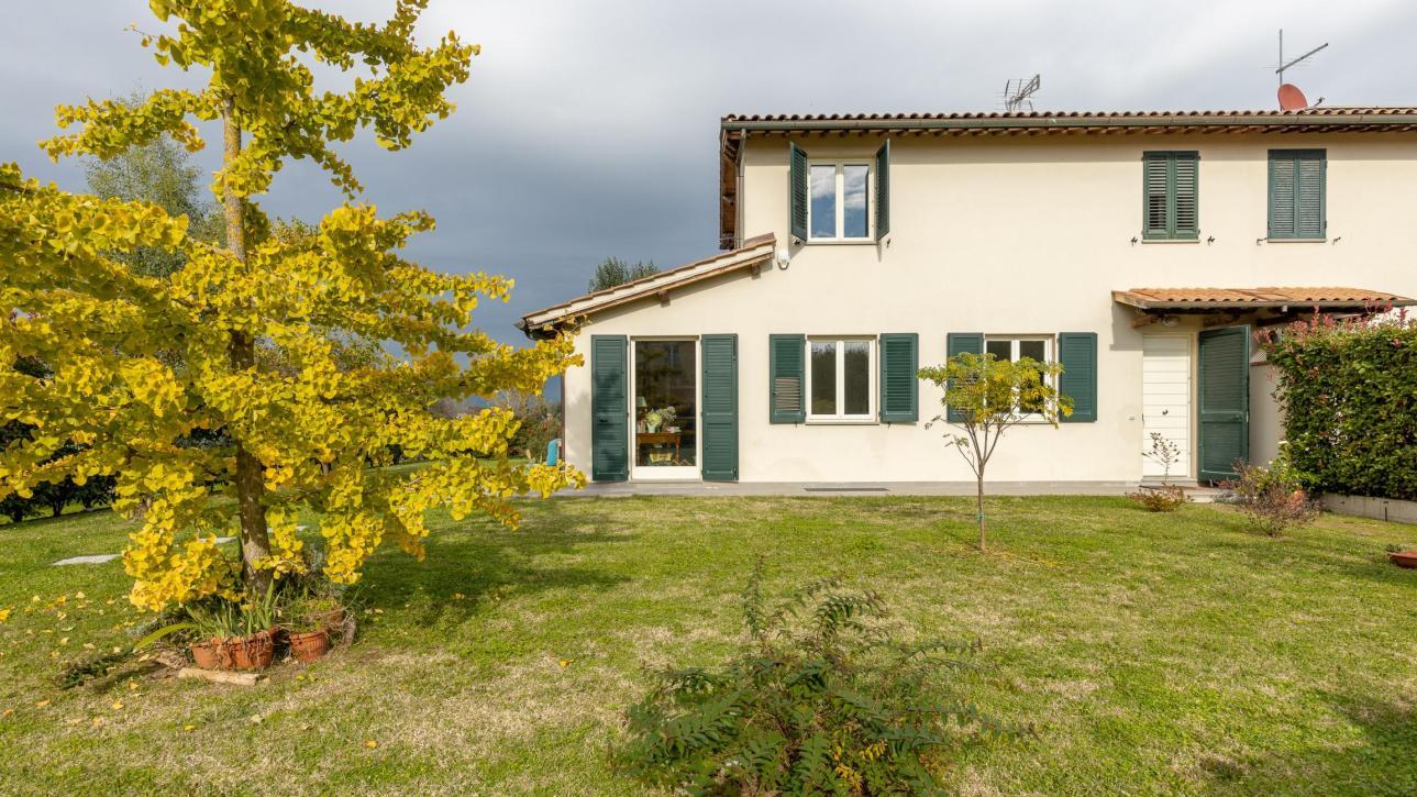 Villa Bifamiliare - Lucca