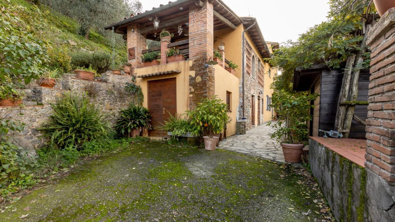 Rustico immerso del verde - Lucca