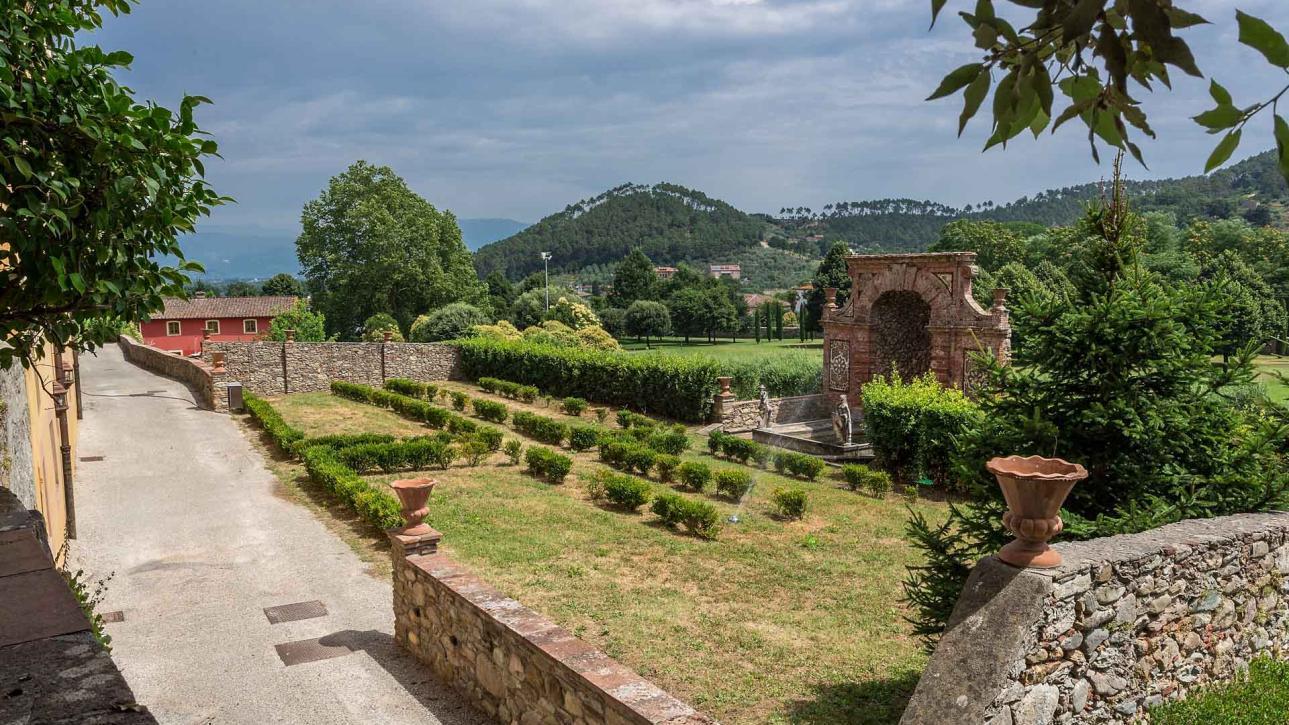 Confidential: Confidential: Luxury Villas in Toscana