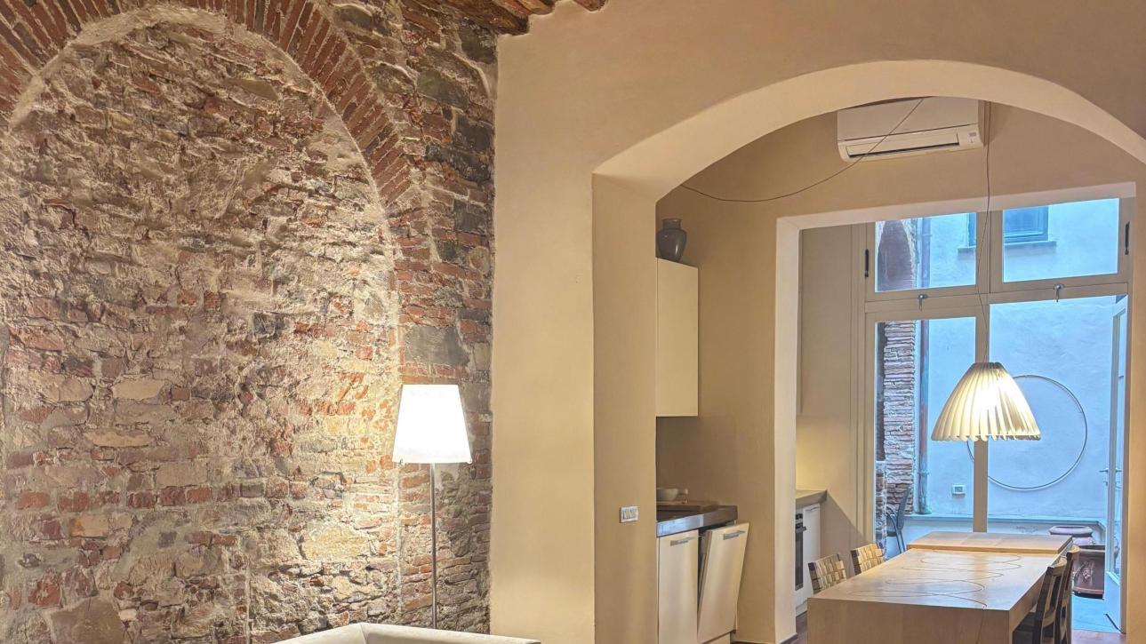 Loft con garage e cortile privato - Lucca