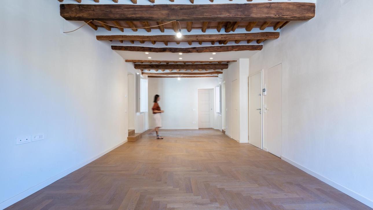 grande appartamento ristrutturato con vista su piazza - Lucca