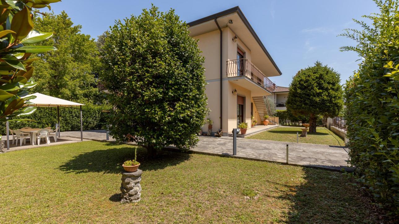 Villa divisa in due appartamenti